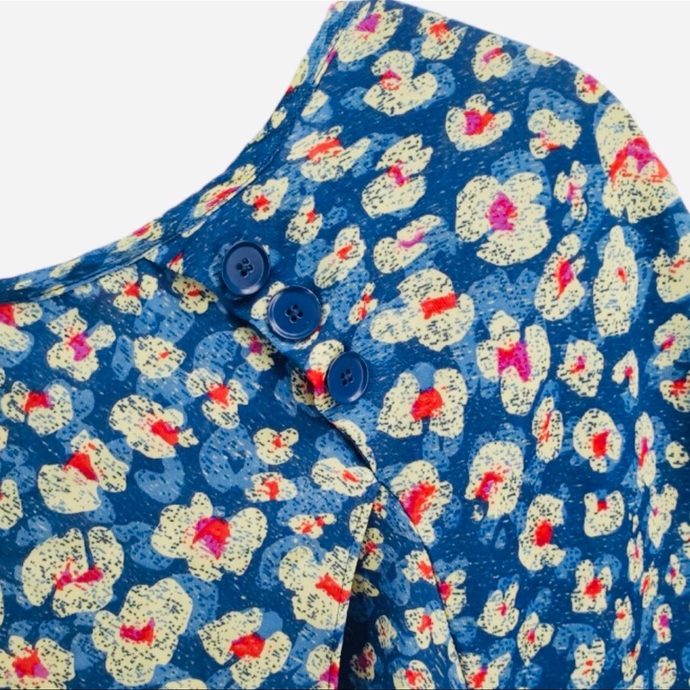 Cabi Flutter Sleeve Crossover-Back Button Detail … - image 6